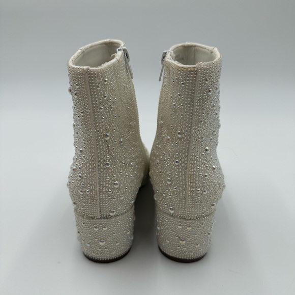 Women’s Pearl Bridal Booties Sz 7 - Picture 9 of 9